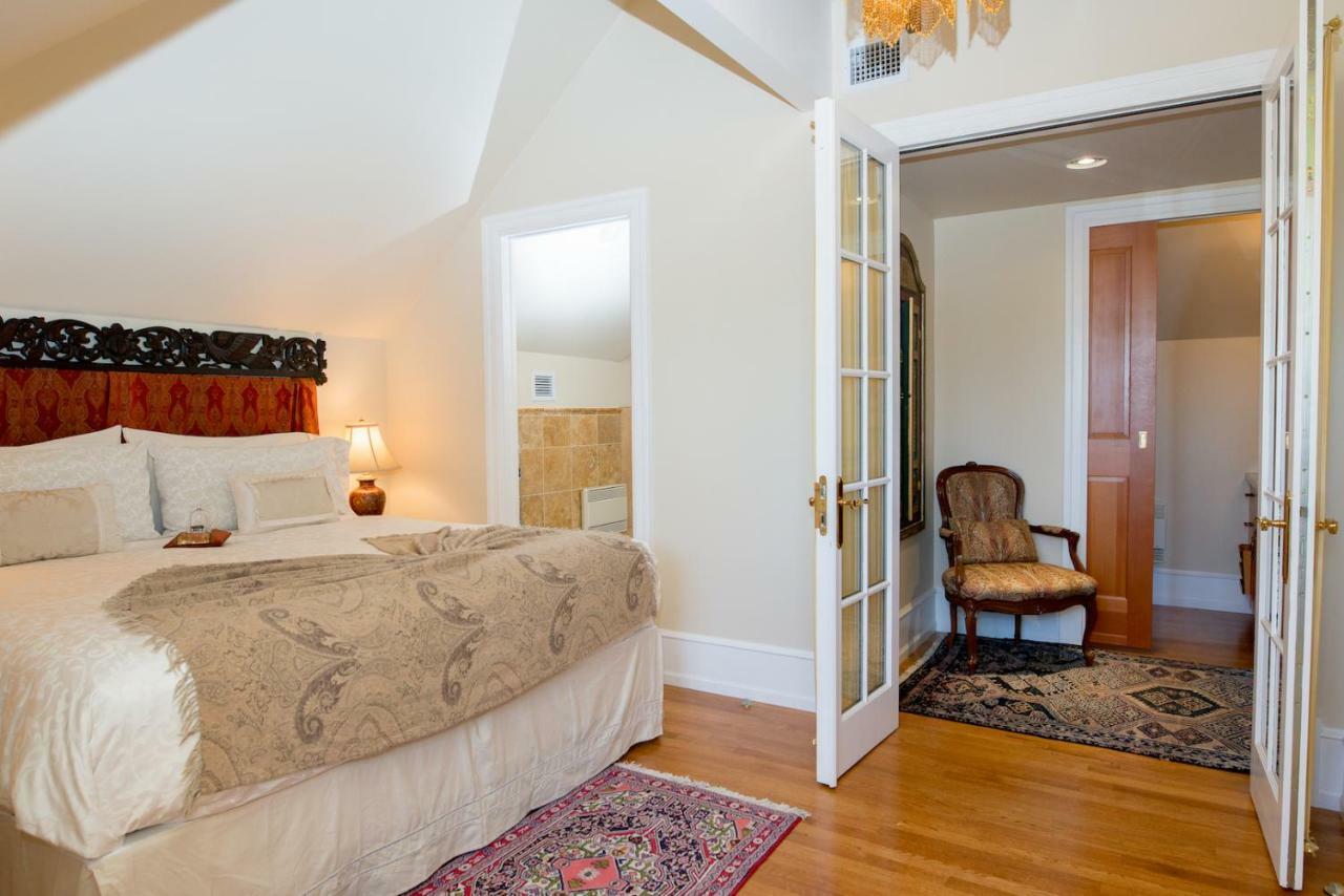 Bed & Breakfast Villa Marco Polo Bed And Breakfast Inn Victoria
