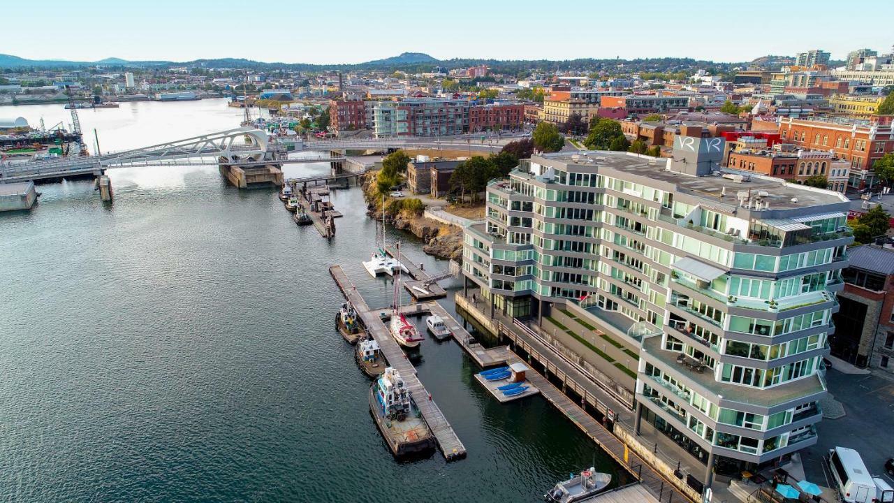 Regent Waterfront & Hotel Victoria