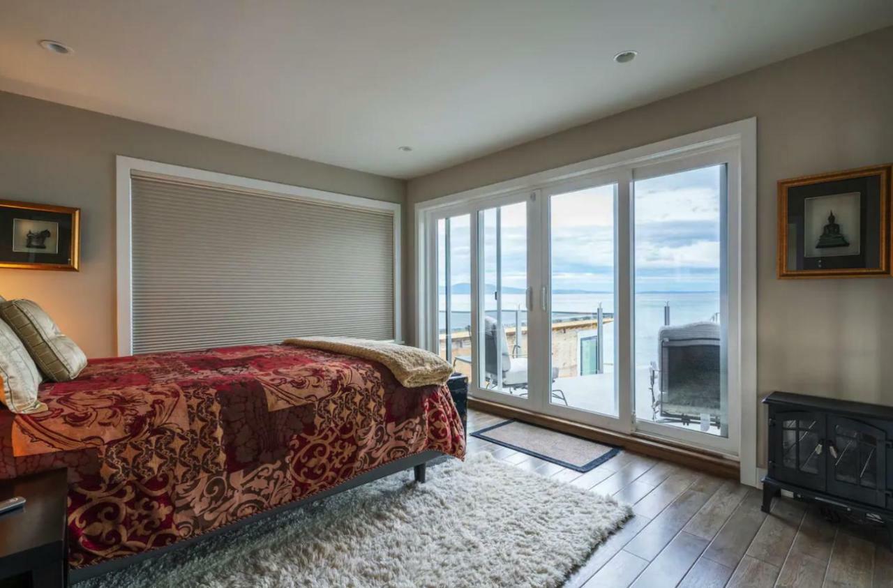 *10 Mile Point Stunning Oceanfront Holiday home Victoria
