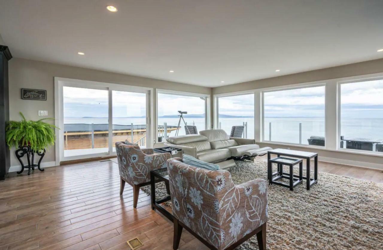 Holiday home *10 Mile Point Stunning Oceanfront *