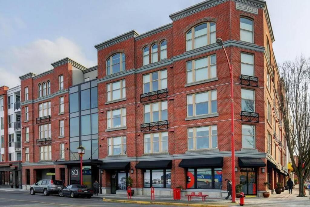 Clean 3rd Floor Executive 1 Bedroom Apt In Old Town China Town