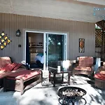 Willow Suite - Lakeside Retreat