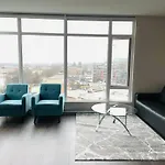 Luxury Downtown 2 Bedroom Suite With Ocean Views