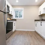Renovated 2 Bedroom Apt In Langford