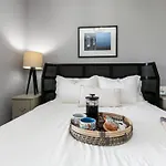 Lovely 2 Bedroom Suite Steps From The Beach