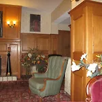 James Bay Inn Hotel, Suites & Cottage