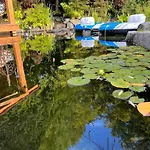 Couple\'S Oasis At Horner Park