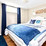 Beach Front Oasis 15 Mins From Downtown Victoria