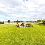 Beach Front Oasis 15 Mins From Downtown Victoria