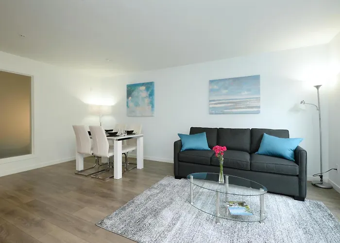 Gorgeous Old Town Condo With Patio And Parking!