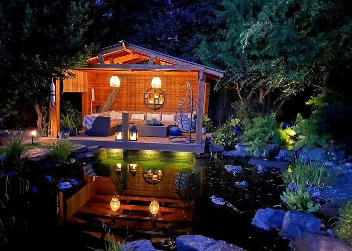 Couple\'S Oasis At Horner Park