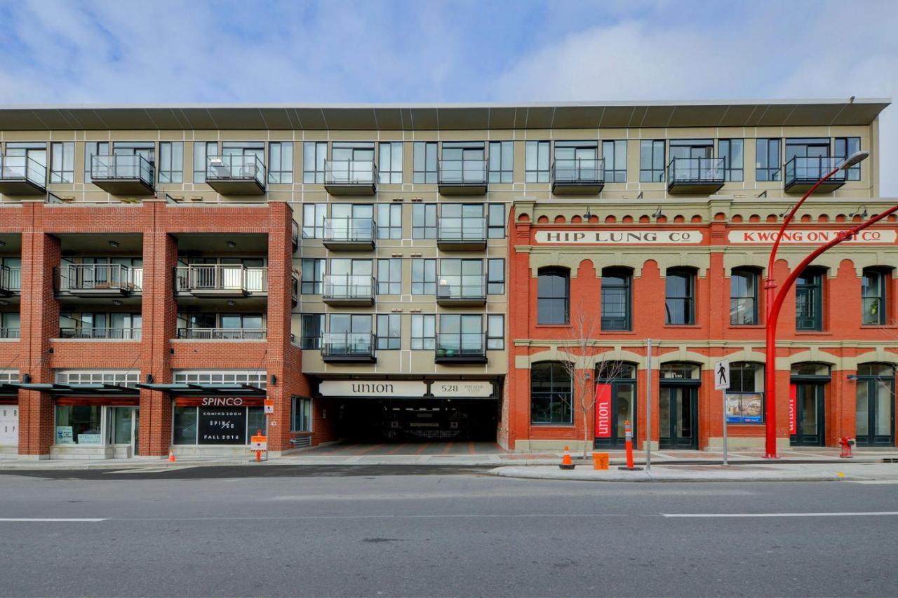 Gorgeous Old Town With Patio And Parking! * Victoria