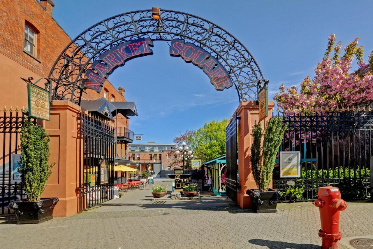 Gorgeous Old Town With Patio And Parking! Apartment