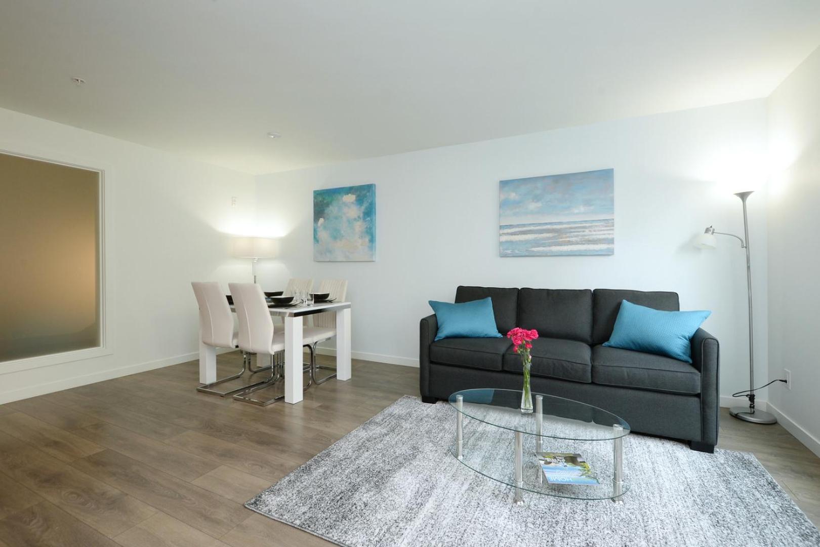 Gorgeous Old Town With Patio And Parking! * Victoria