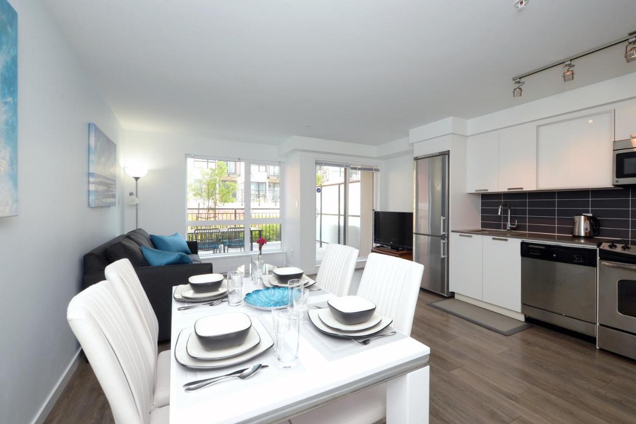 Gorgeous Old Town With Patio And Parking! Victoria