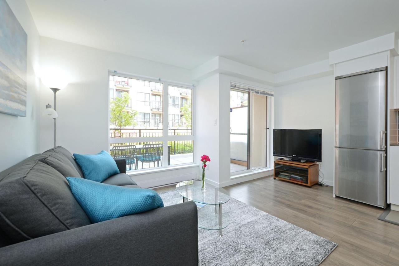Gorgeous Old Town With Patio And Parking!
