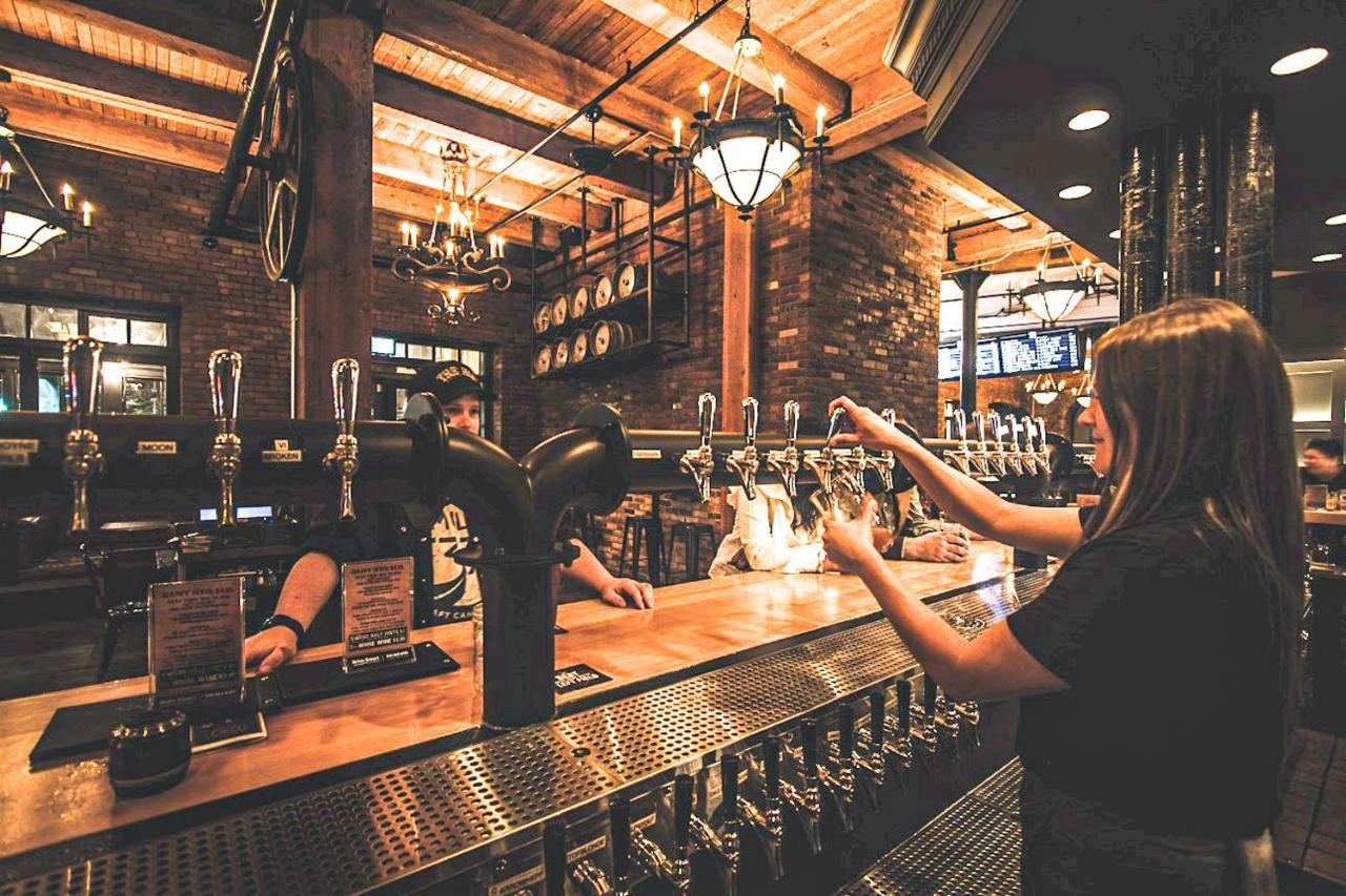 Swans Brewery, Pub & 3* Victoria