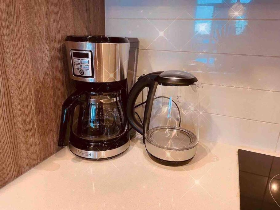 Modern 2 Bedroom Ocean Views Downtown Free Parking Apartment