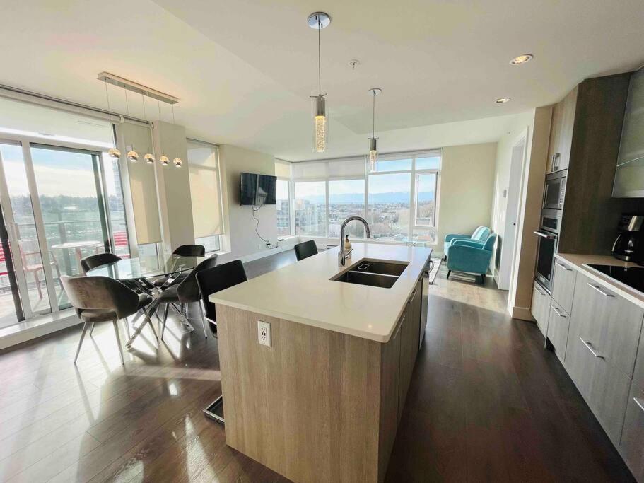 Luxury Downtown 2 Bedroom With Ocean Views Apartamento *