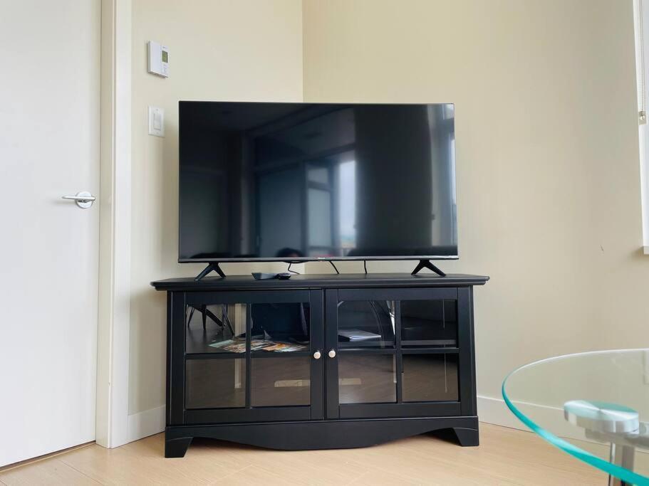 Lovely Downtown 2 Bedroom With Free Parking *