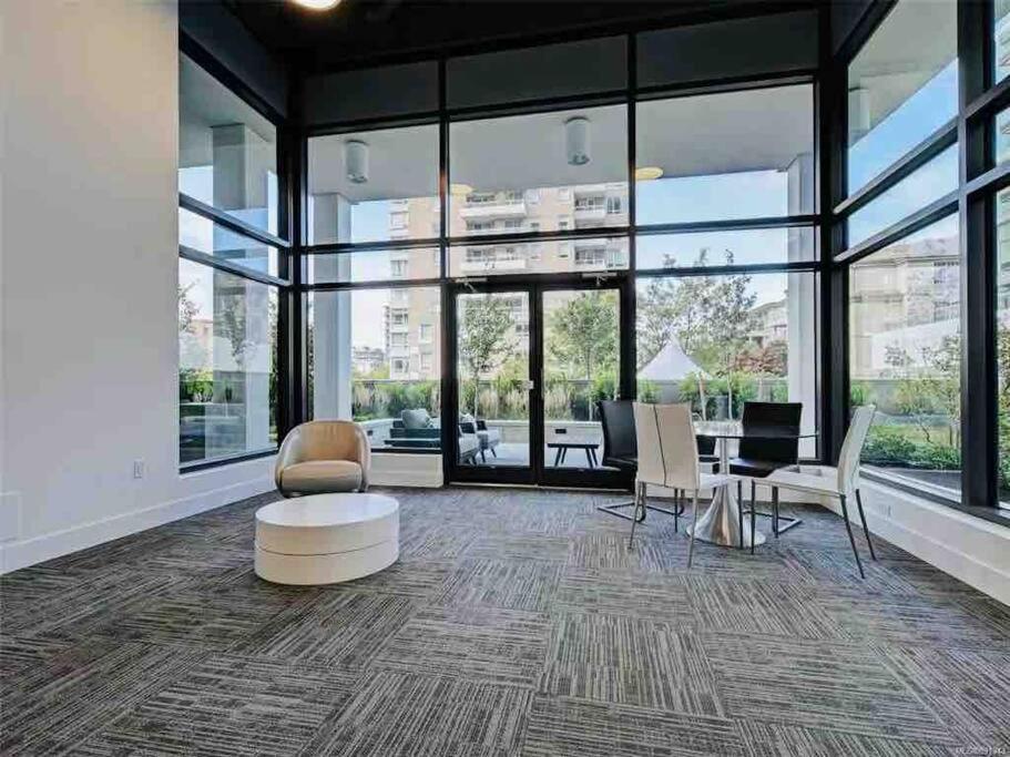 Luxury Downtown 2 Bedroom With Ocean Views Victoria