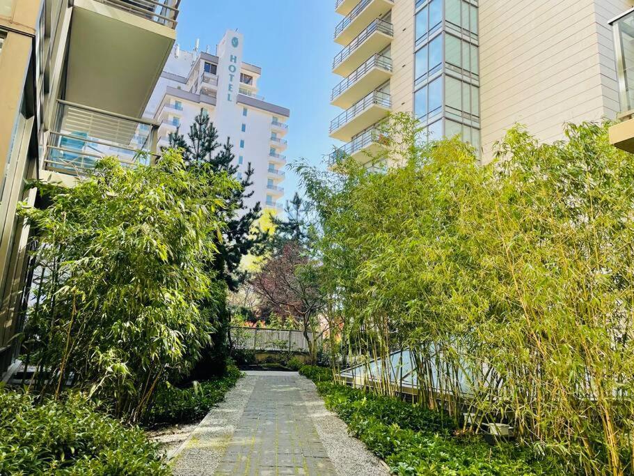 Apartamento Spacious Downtown 2 Bedroom With Pool And Air Conditioning Victoria