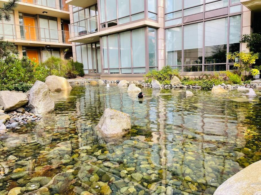 Spacious Downtown 2 Bedroom With Pool And Air Conditioning *