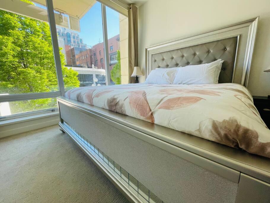 Apartamento Spacious Downtown 2 Bedroom With Pool And Air Conditioning Victoria