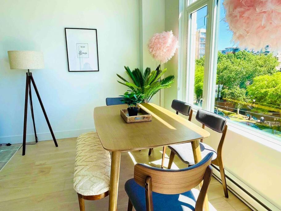 Apartment Lovely 2 Bedroom Downtown With Free Parking