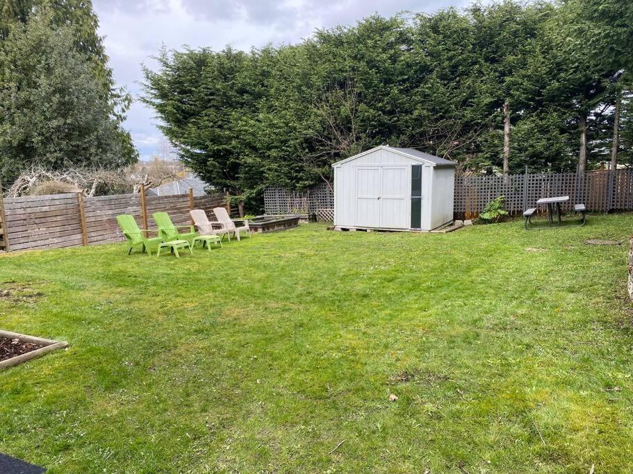 Charming Two-bedroom Getaway With Large Private Yard
