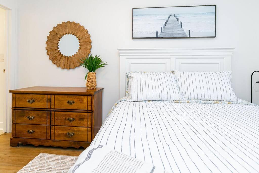 Apartment Charming Two-bedroom Getaway With Large Private Yard *