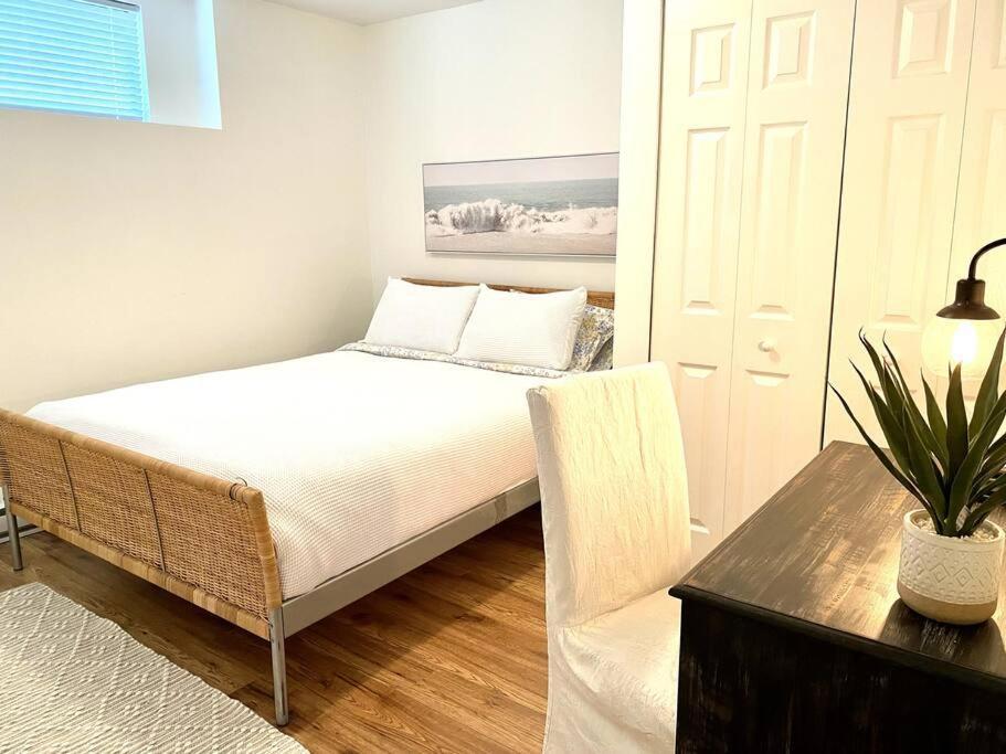 Apartment Charming Two-bedroom Getaway With Large Private Yard