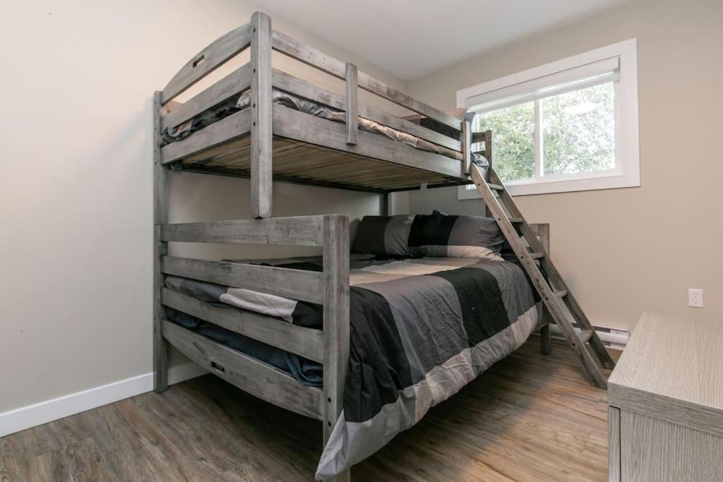 Newly Renovated 3 Bedroom Victoria