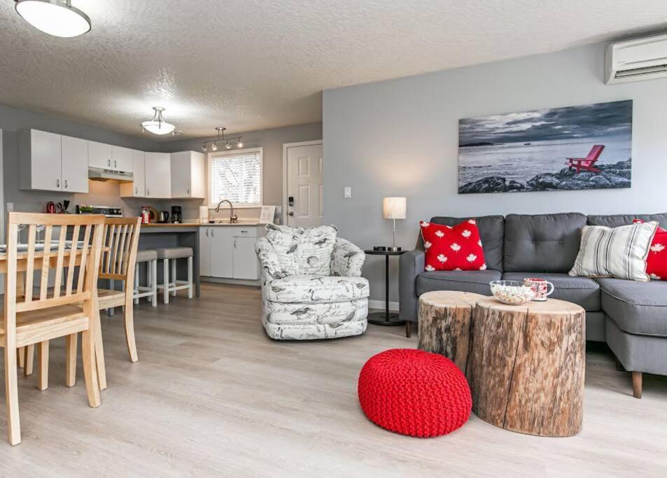 Lovely 2 Bedroom Steps From The Victoria