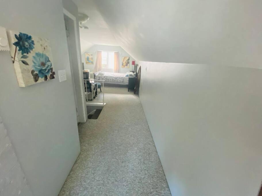 Artistic Near Downtown Apartment