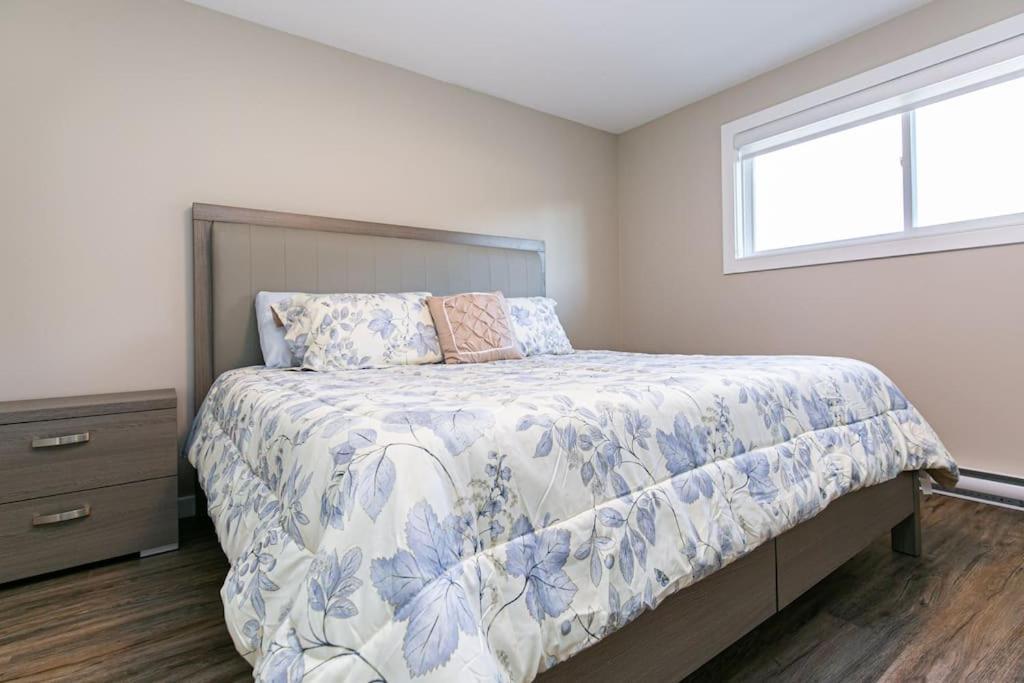 Newly Renovated 3 Bedroom *