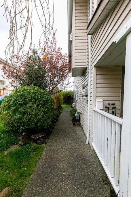 Apartment Lovely 2 Bedroom Steps From The *