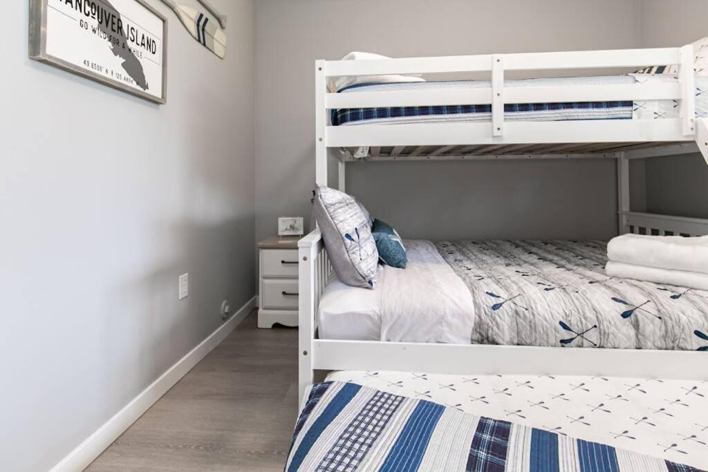 Apartment Lovely 2 Bedroom Steps From The Victoria