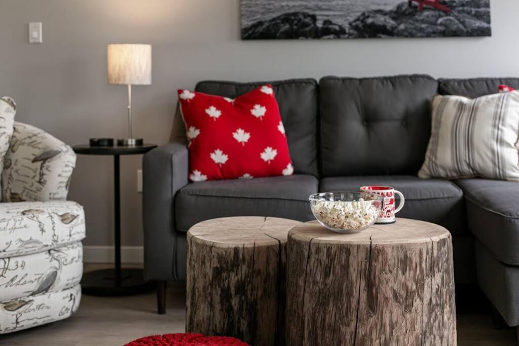 Apartment Lovely 2 Bedroom Steps From The