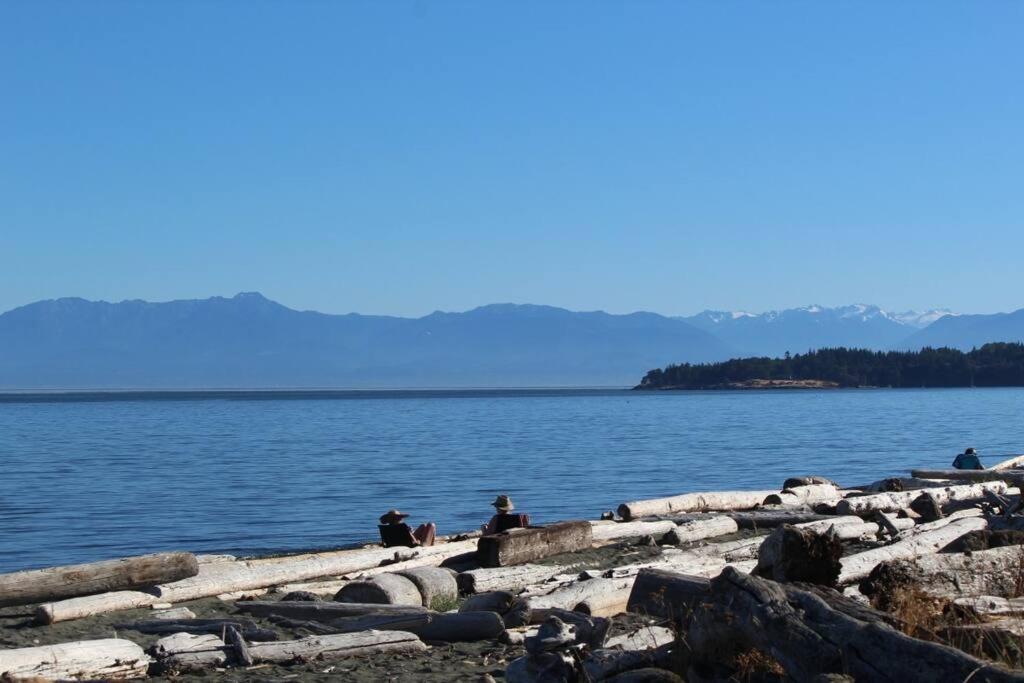 Esquimalt Lagoon Life Apartment Victoria