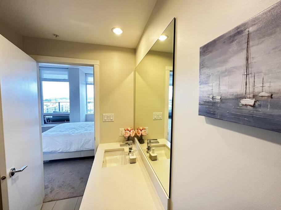 Ocean View Modern Downtown With Free Parking *