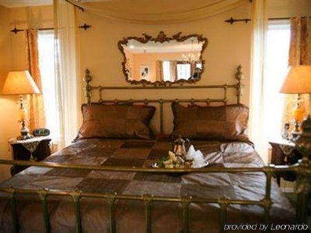 Hemingway's By The Sea 3* Esquimalt