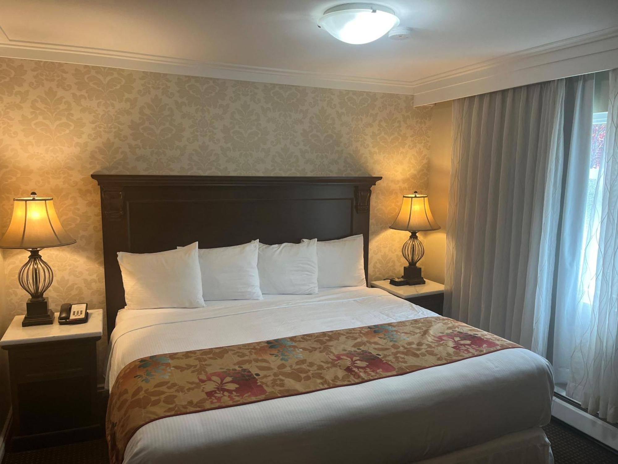 Arbutus Motel