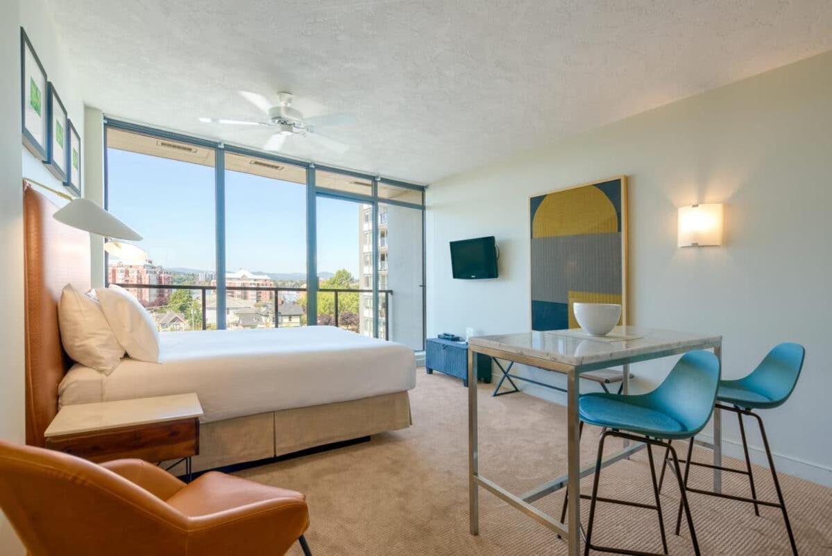 Oswego 4* Victoria