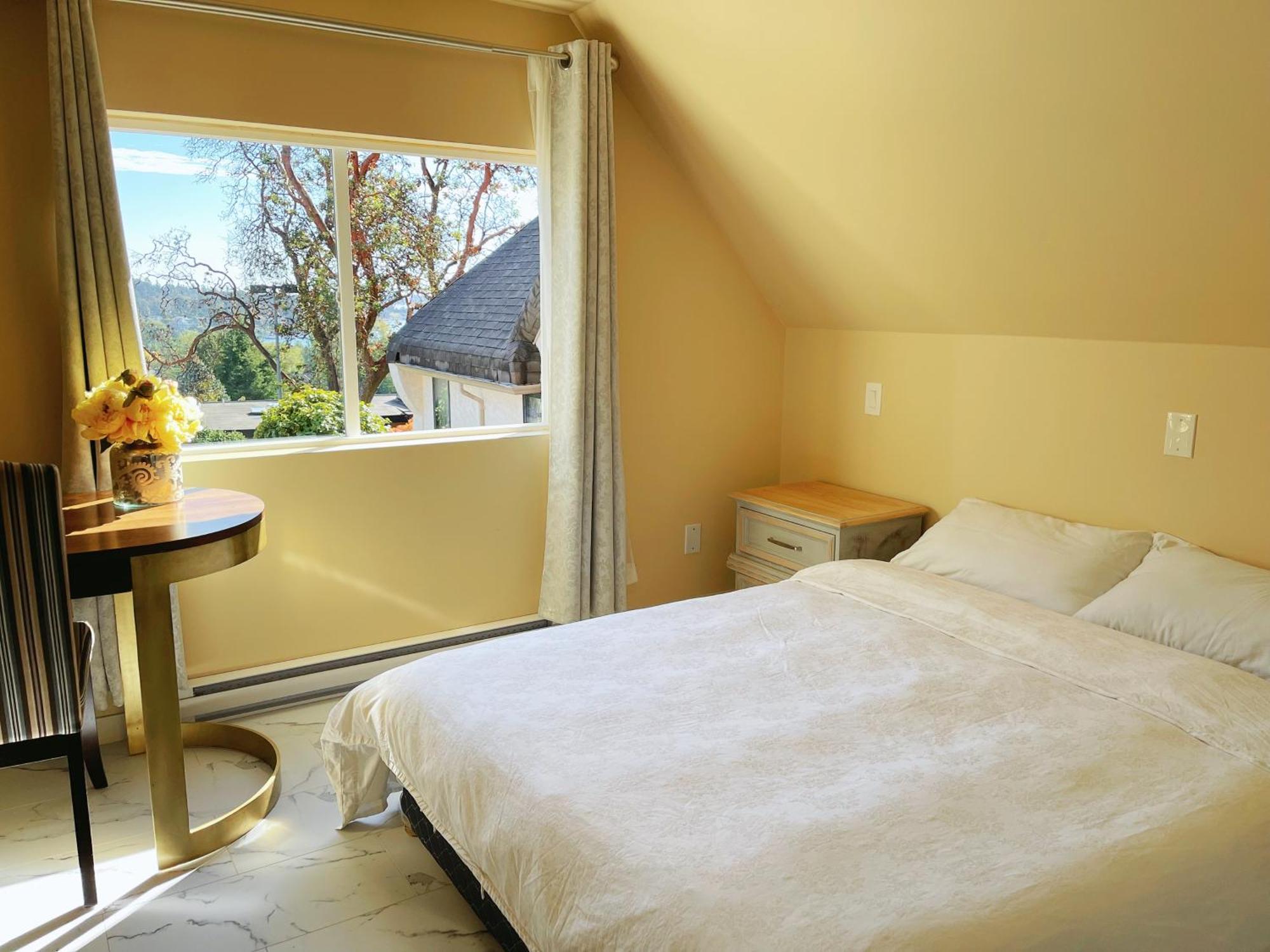 Uvic Ocean Peak House * Victoria
