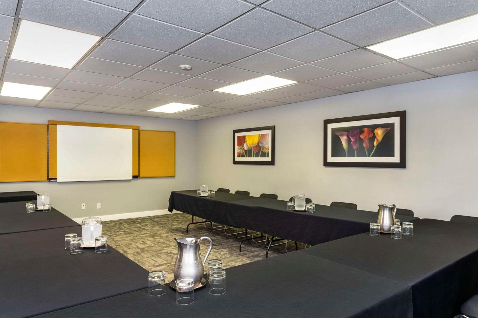 Quality Downtown Inner Harbour 3* Victoria