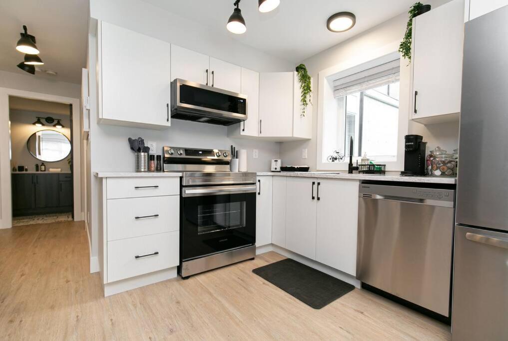 Stylish 1 Bedroom With Access Apartment *