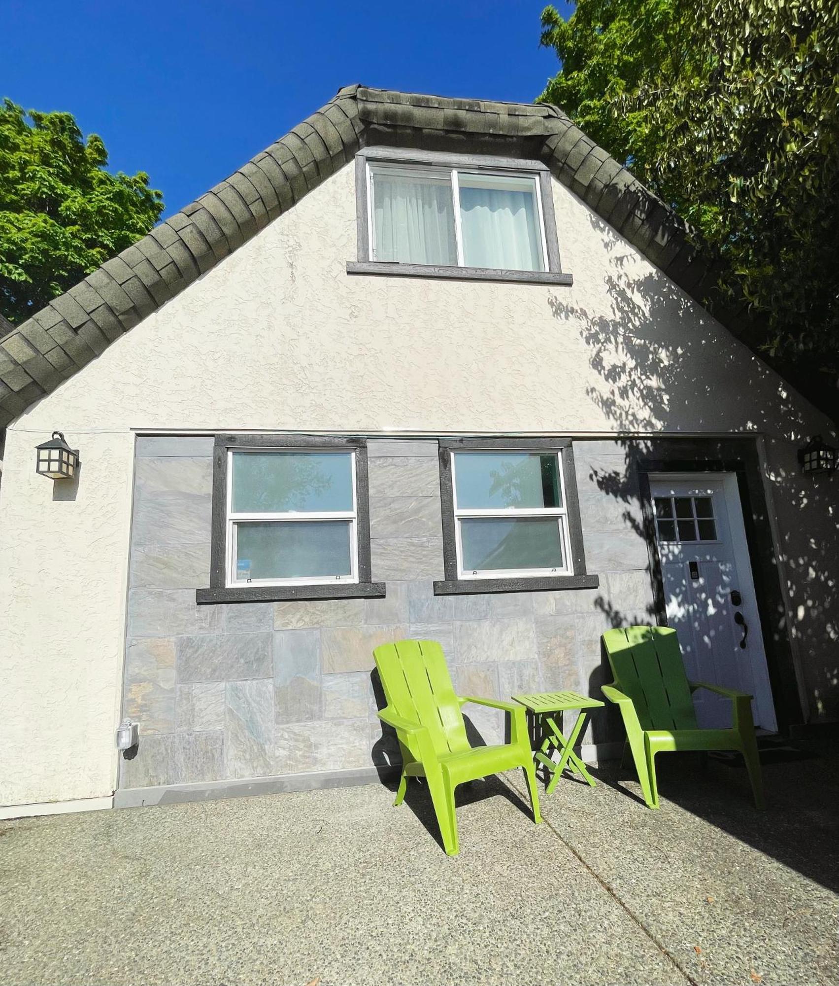 Uvic Ocean Peak House Homestay