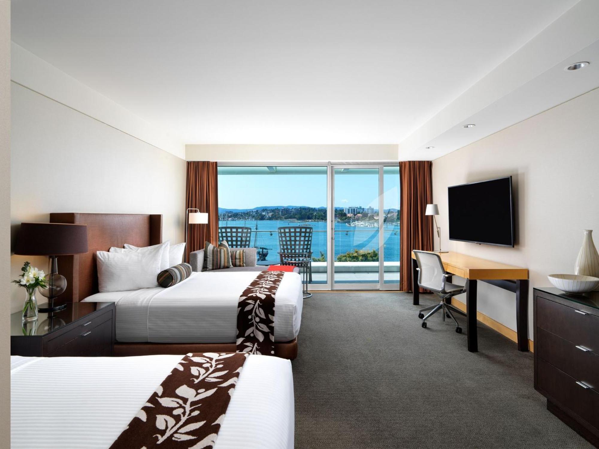 At Laurel Point 4* Victoria