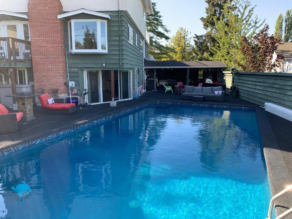 Tranquil Oasis 2 Bedroom With Pool View